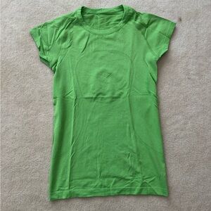 Lululemon Swiftly Tech Short Sleeve Shirt in green size 6